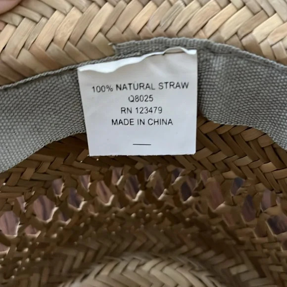 Paradise Bay 100% natural straw hat with cord. - Picture 4 of 6